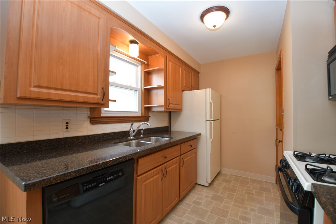 5515 Huron Road Lyndhurst, OH 44124 - Photo 14 of 35