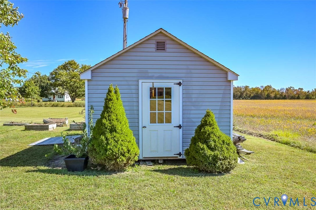8441 Buffin Road Henrico, VA 23231 - Photo 50 of 50 a view of a garden with a house