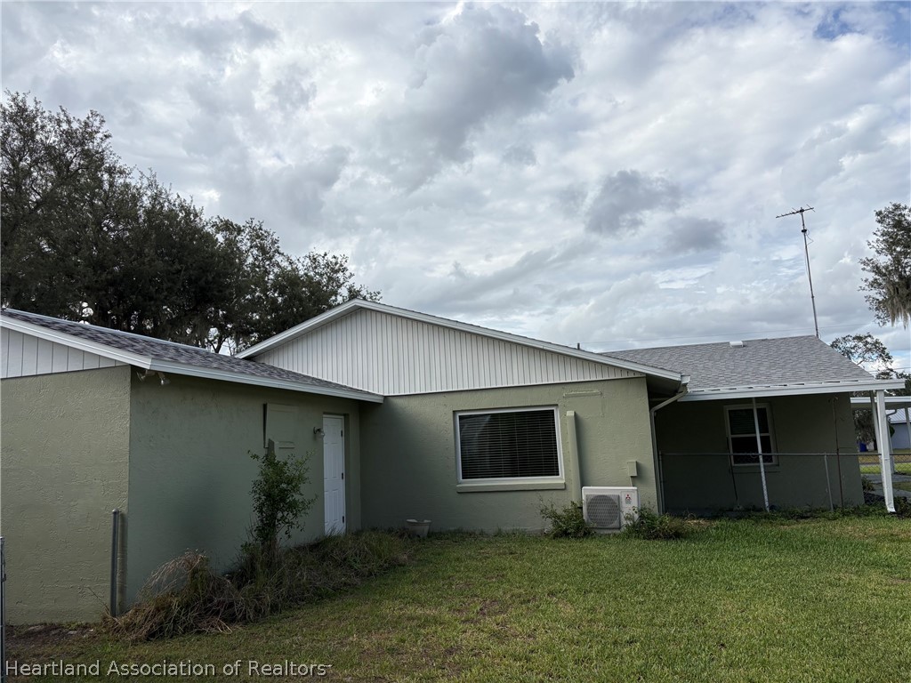 3913 Ferrari Drive Sebring, FL 33872 - Photo 20 of 20 a backyard of a house with lots of green space
