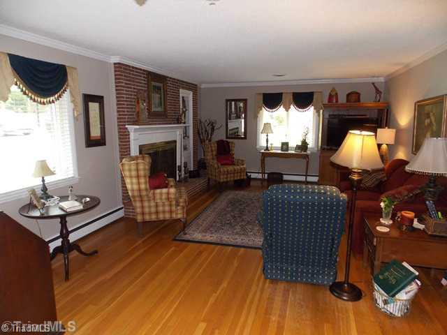 5521 Birch Ridge Road Greensboro, NC 27405 - Photo 11 of 14 Living Room.