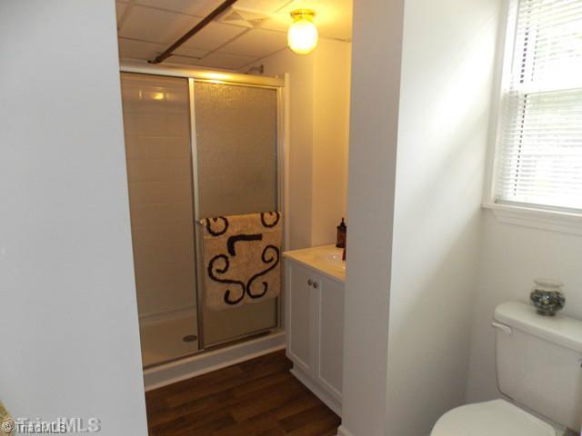 5521 Birch Ridge Road Greensboro, NC 27405 - Photo 4 of 14 Bath.