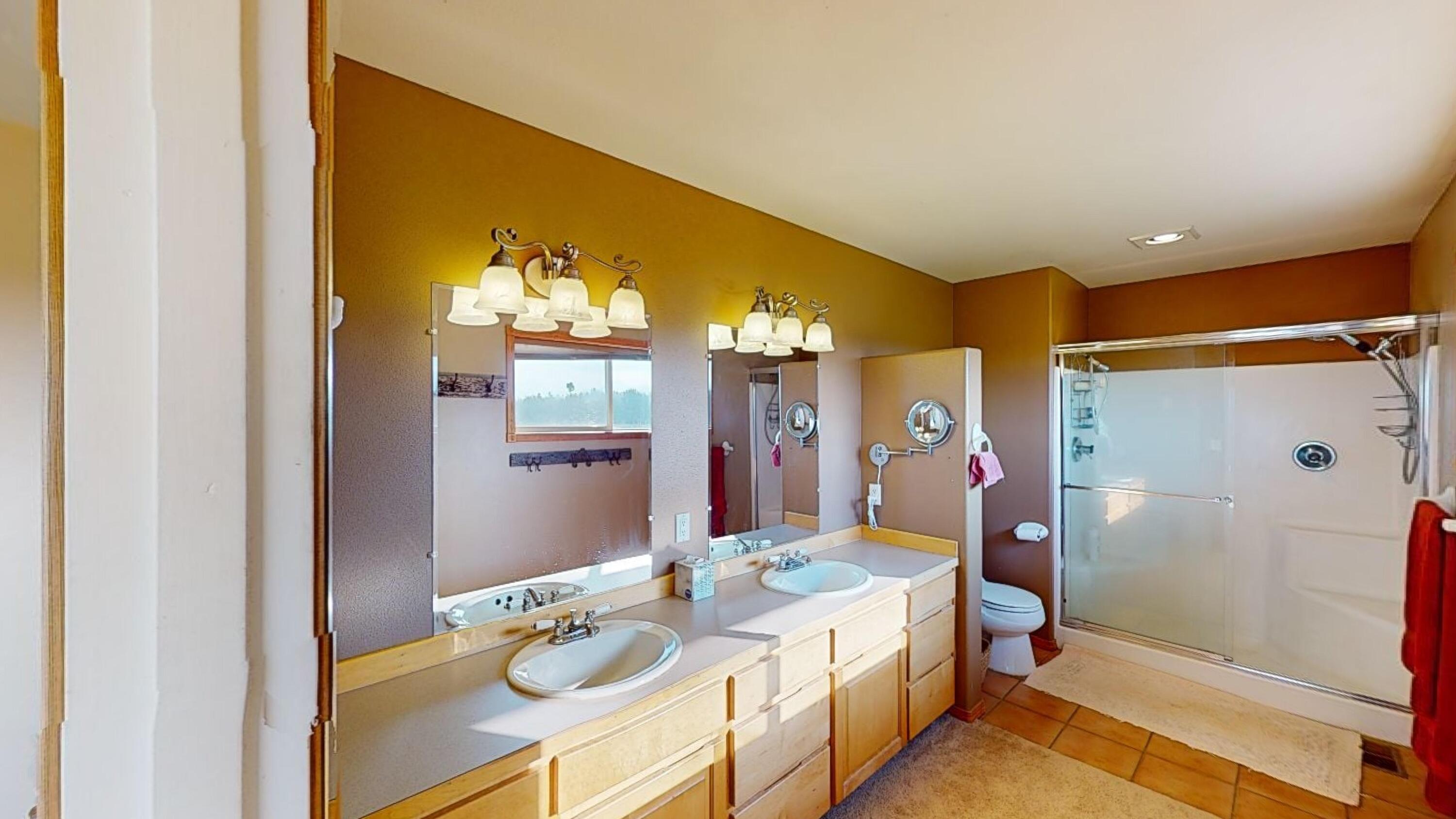 63850 Johnson Road Bend, OR 97703 - Photo 45 of 49 Primary Bathroom