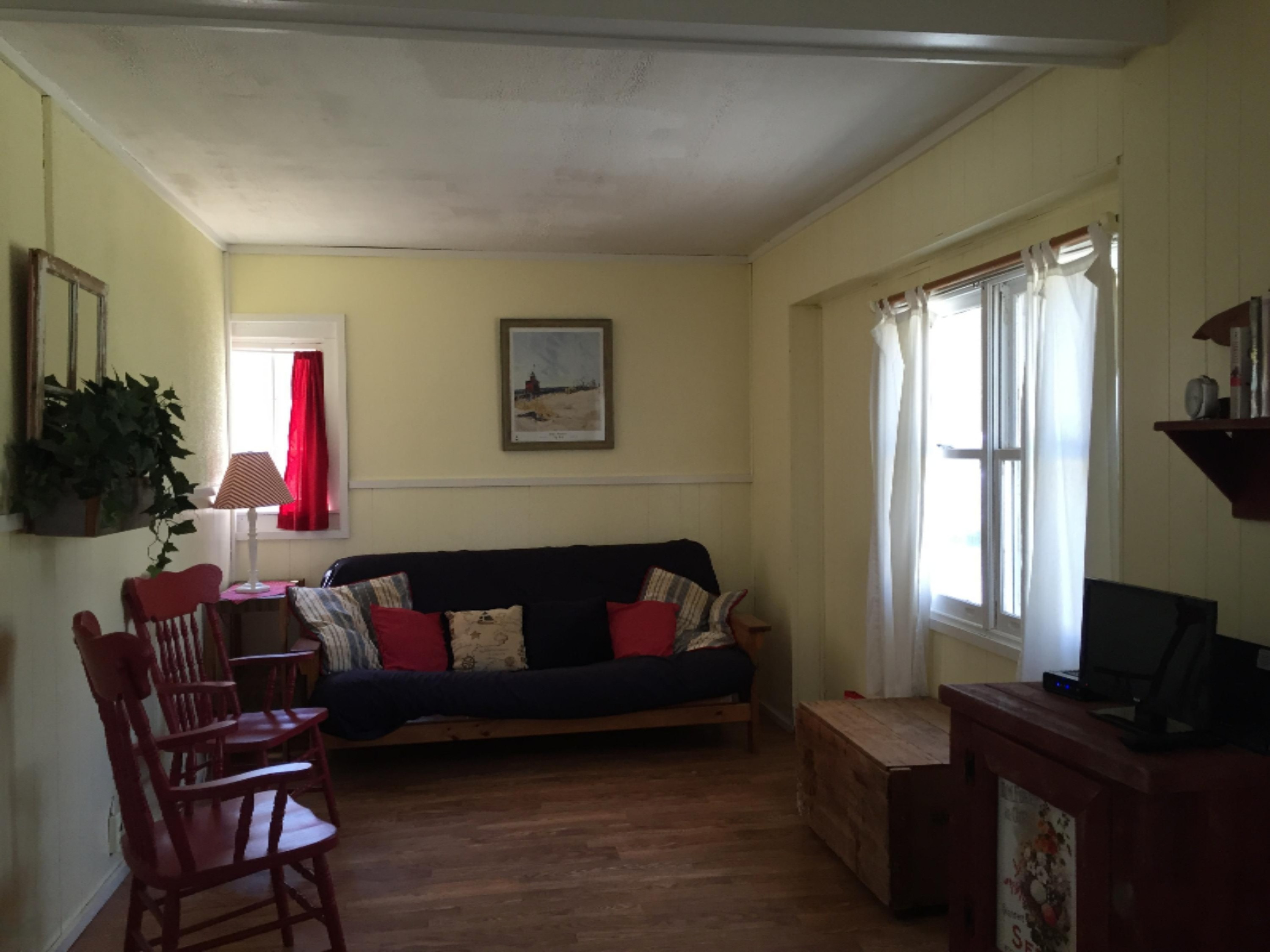 2704 Piney Ridge Road Ludington, MI 49431 - Photo 5 of 13 Living Room