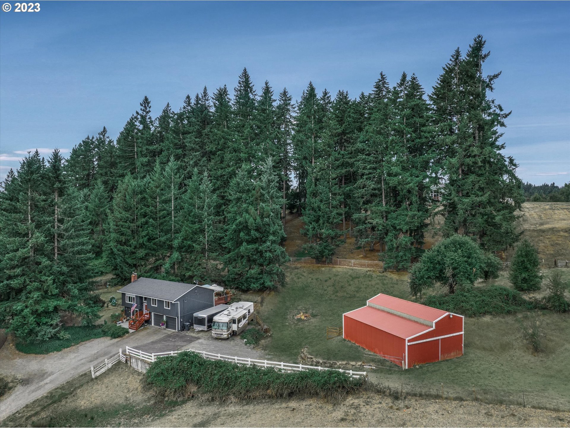 18395 South Henrici Road Oregon City, OR 97045 - Photo 2 of 29 Gallery Image 2