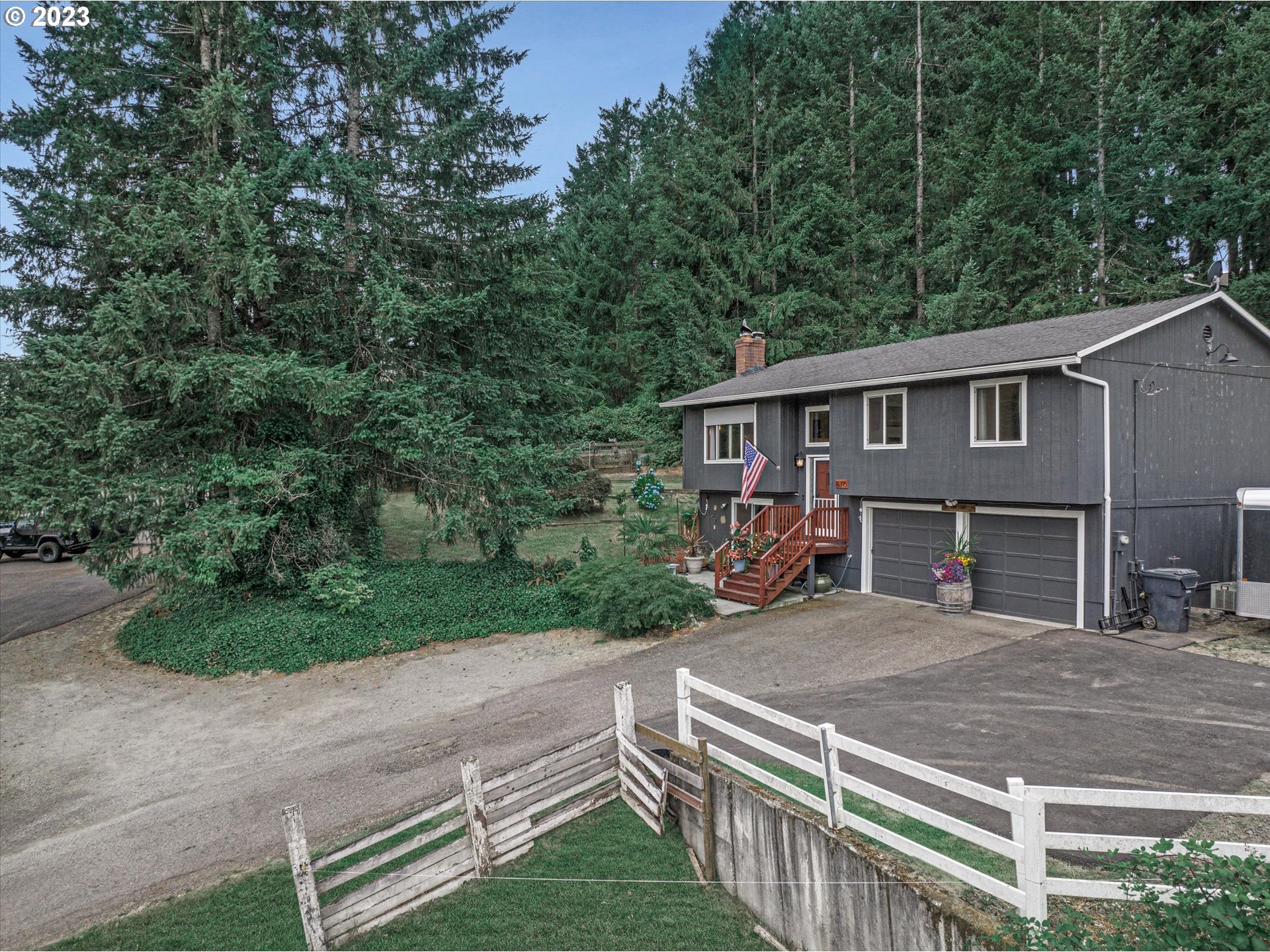 18395 South Henrici Road Oregon City, OR 97045 - Photo 3 of 29 Gallery Image 3