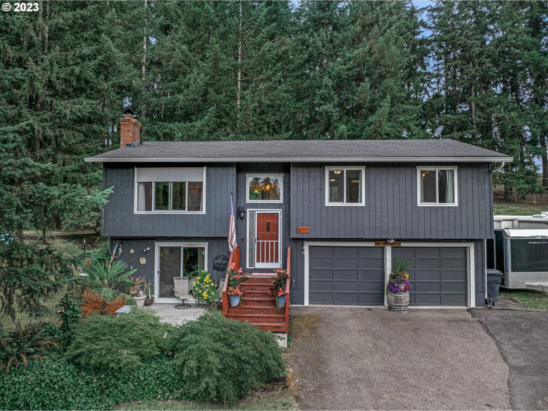 18395 South Henrici Road Oregon City, OR 97045 - Photo 4 of 29 Gallery Image 4
