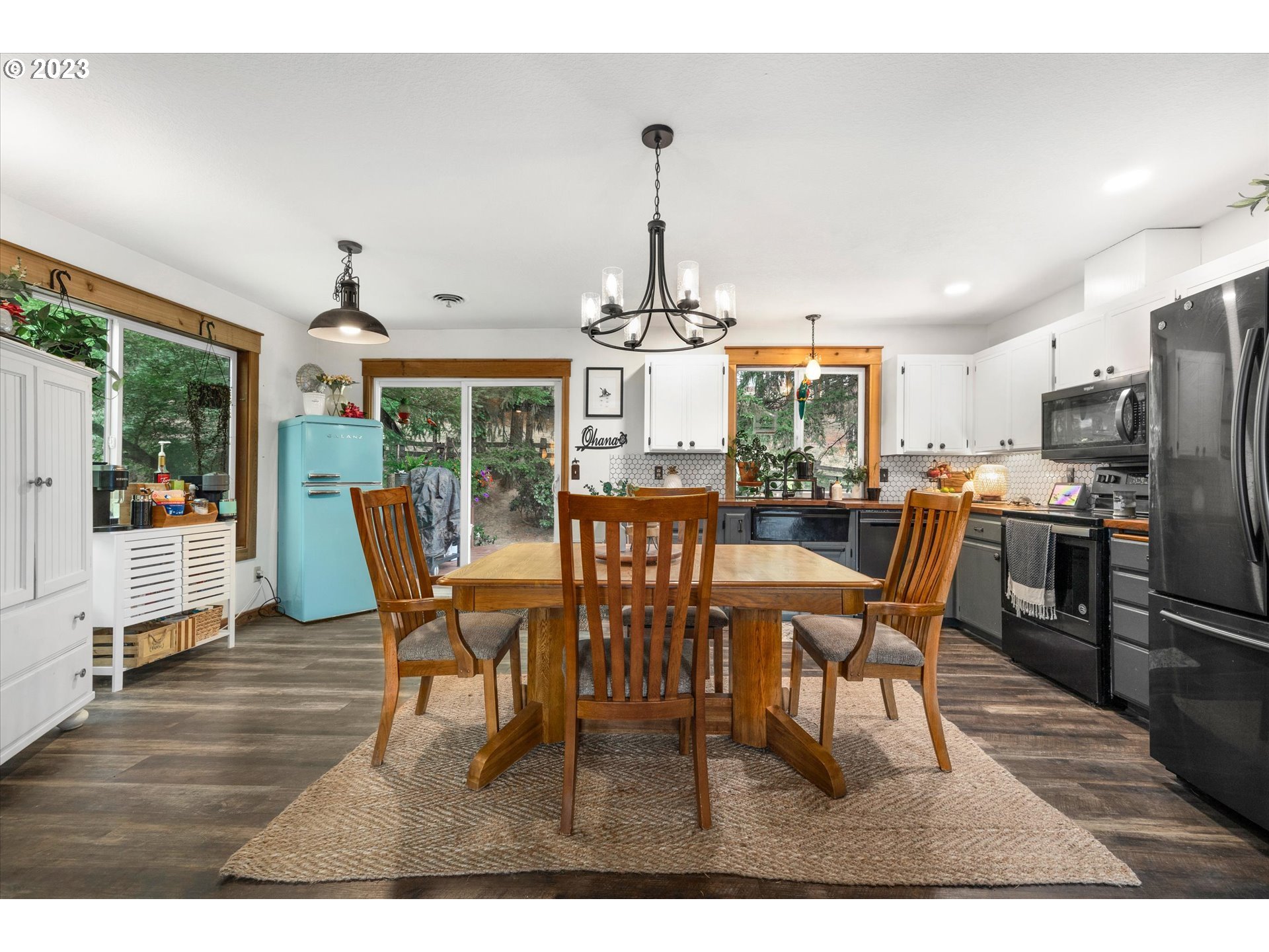 18395 South Henrici Road Oregon City, OR 97045 - Photo 9 of 29 Gallery Image 9
