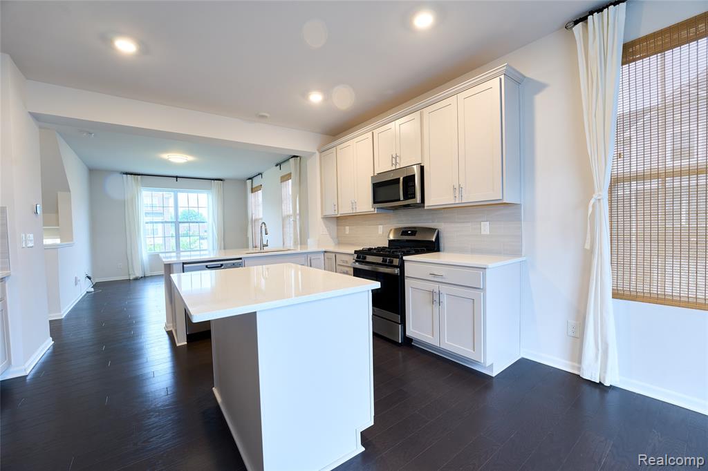 49701 Lantern Way Canton, MI 48188 - Photo 8 of 27