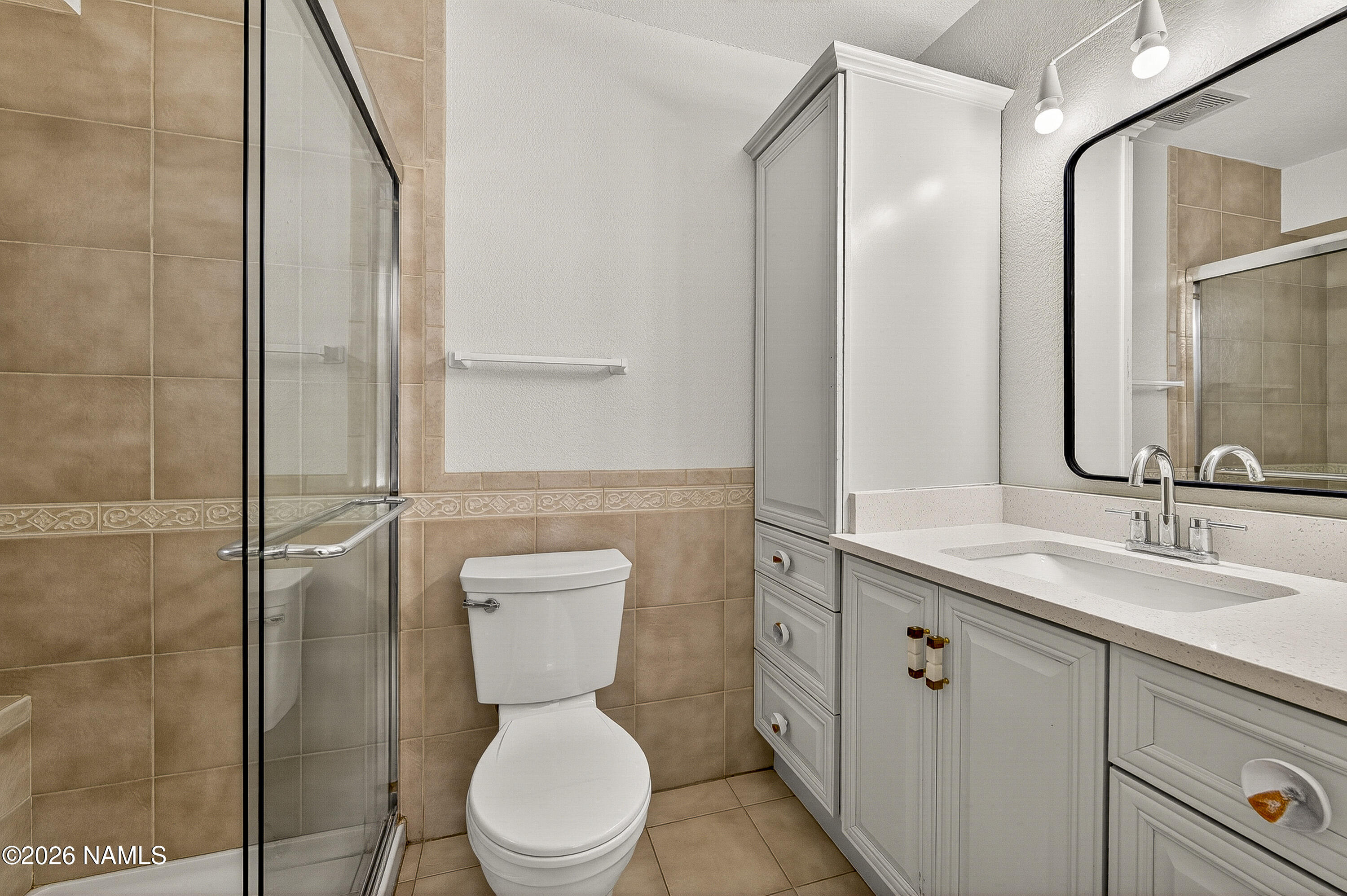 910 North Turquoise Drive Flagstaff, AZ 86001 - Photo 19 of 39 Primary Bathroom