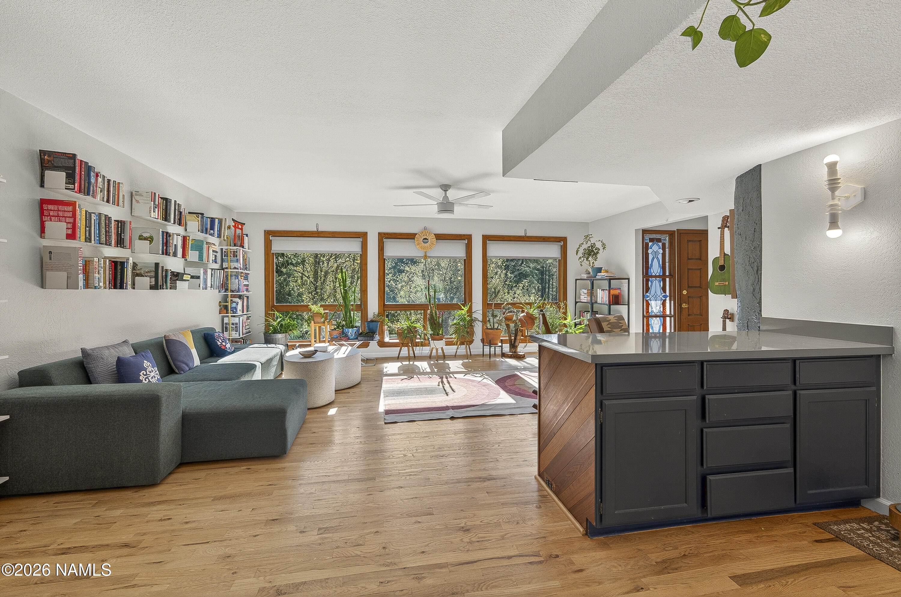 910 North Turquoise Drive Flagstaff, AZ 86001 - Photo 2 of 39 Living Room