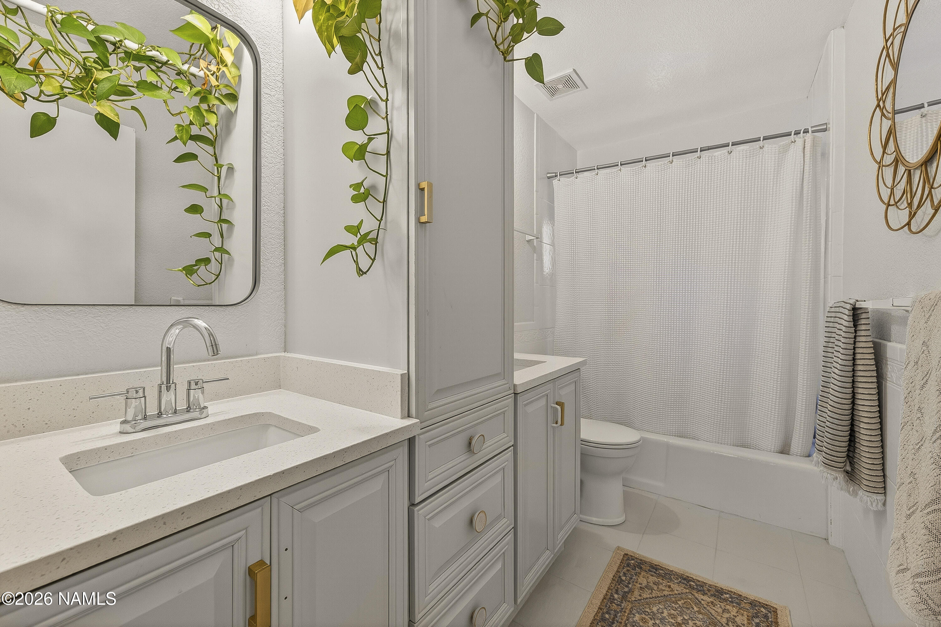 910 North Turquoise Drive Flagstaff, AZ 86001 - Photo 21 of 39 Hallway Bathroom