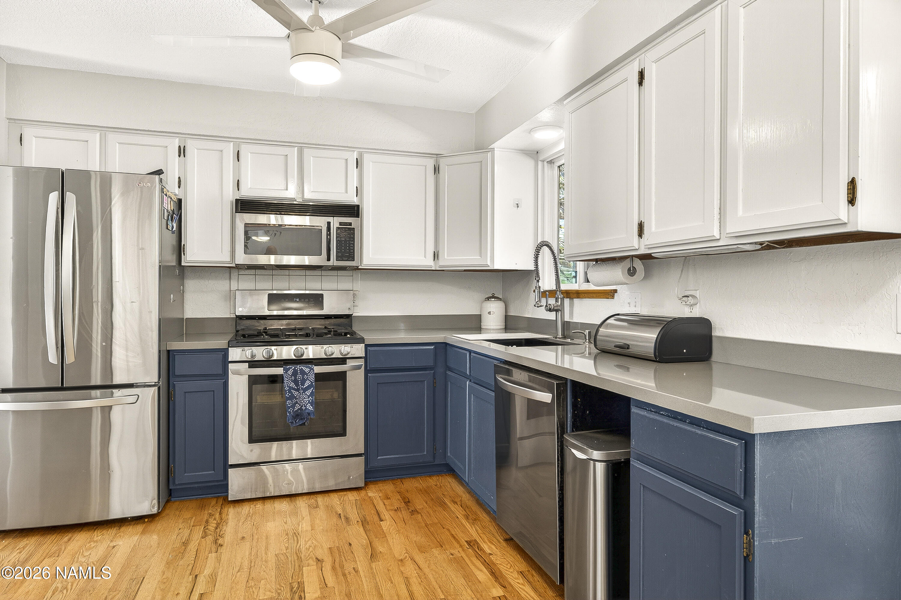 910 North Turquoise Drive Flagstaff, AZ 86001 - Photo 7 of 39 Kitchen 2