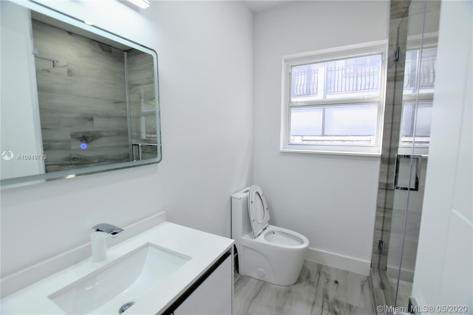 415 Southwest 30th Road Miami, FL 33129 - Photo 8 of 39