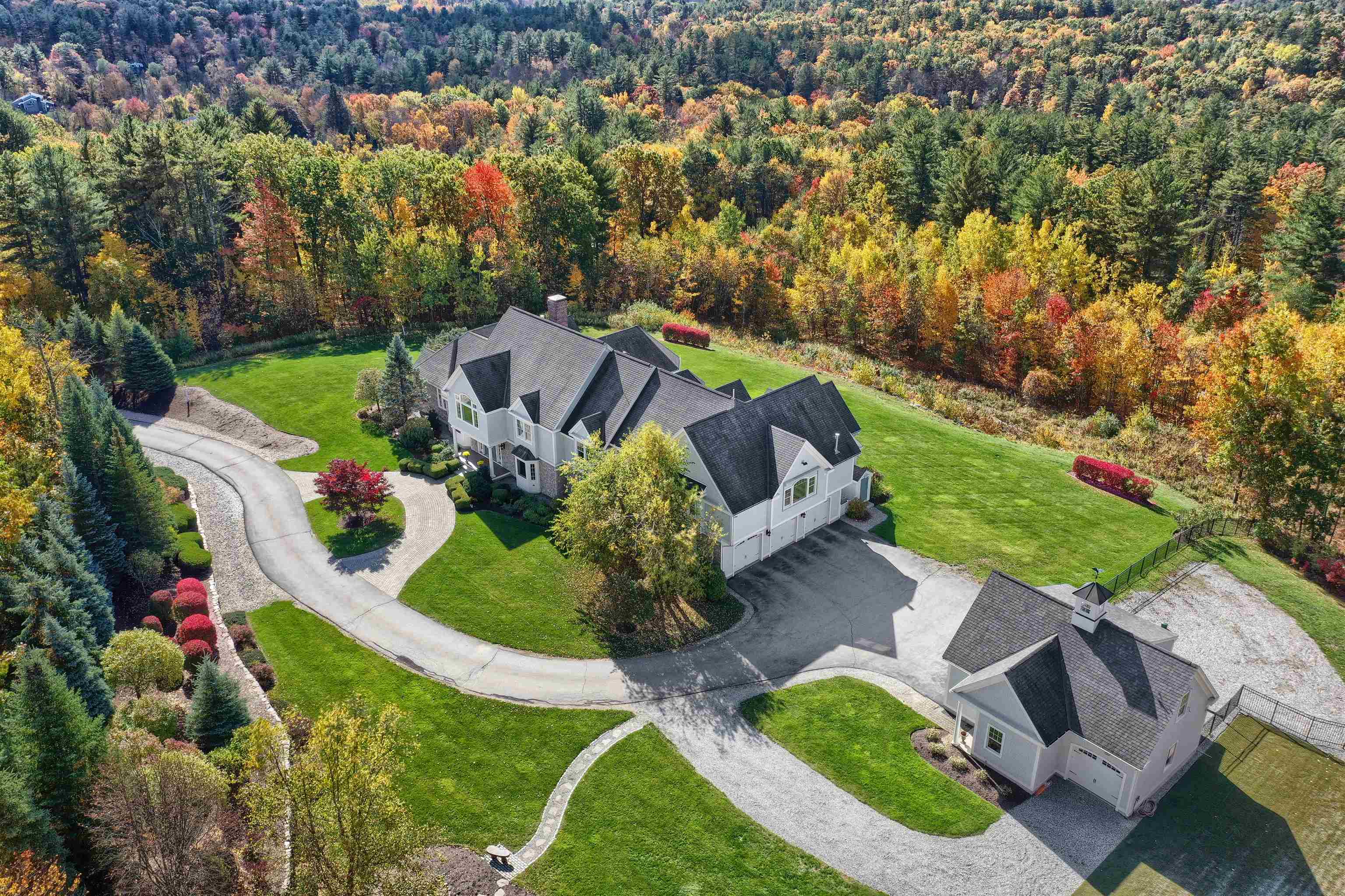 18 Grant Drive Bedford, NH 03110 - Photo 2 of 40