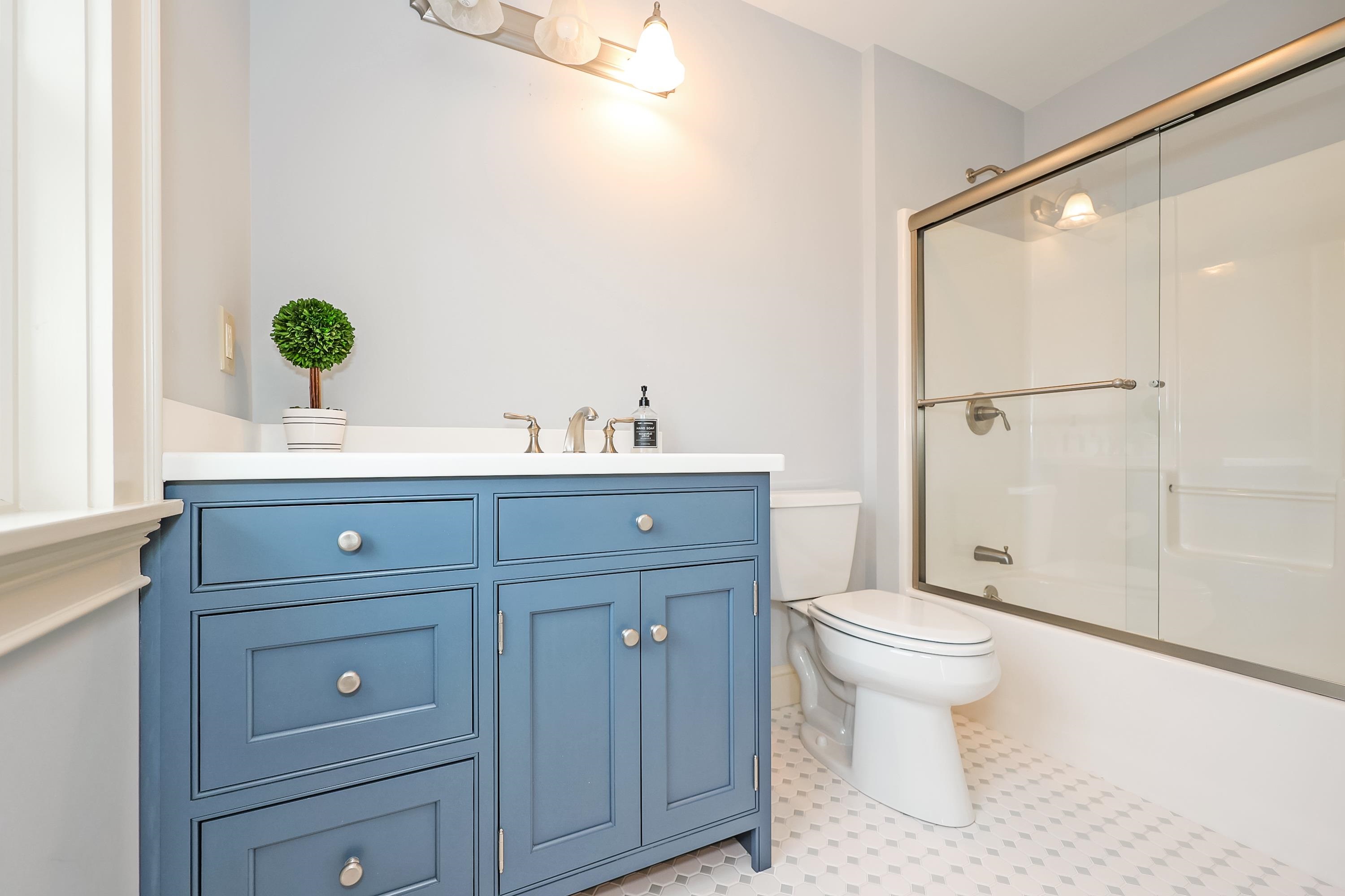 18 Grant Drive Bedford, NH 03110 - Photo 26 of 40