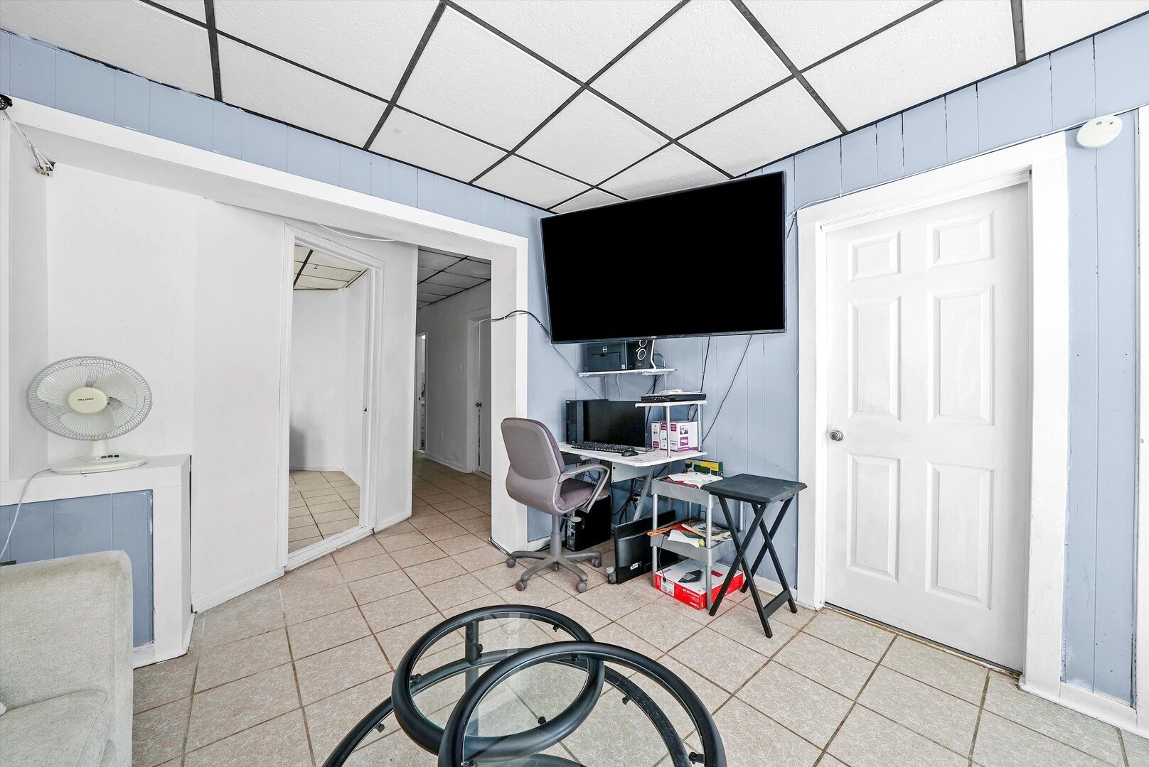 4943 South Marshfield Avenue Chicago, IL 60609 - Photo 8 of 36 a view of a livingroom with workspace and a flat screen tv