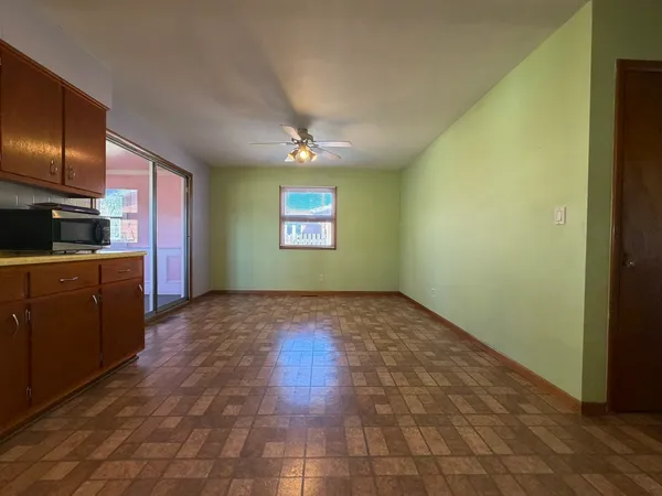 $279,900 | 28 South Willoway, North Aurora, IL 60542