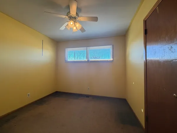 $279,900 | 28 South Willoway, North Aurora, IL 60542