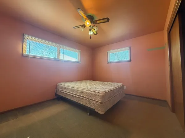 $279,900 | 28 South Willoway, North Aurora, IL 60542