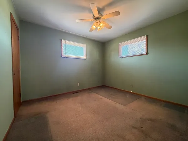 $279,900 | 28 South Willoway, North Aurora, IL 60542