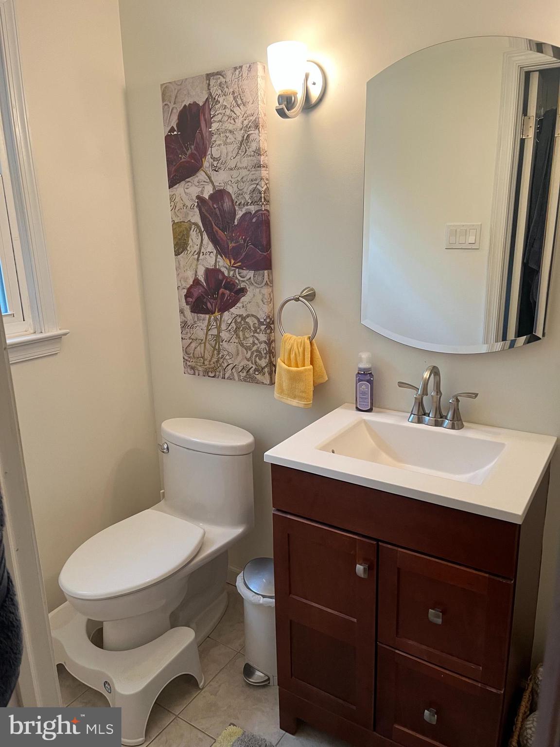 2802 Waterford Drive Cinnaminson, NJ 08077 - Photo 42 of 59 a bathroom with a toilet a sink and mirror