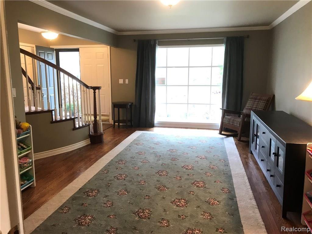 875 Hampton Circle Rochester Hills, MI 48307 - Photo 8 of 47