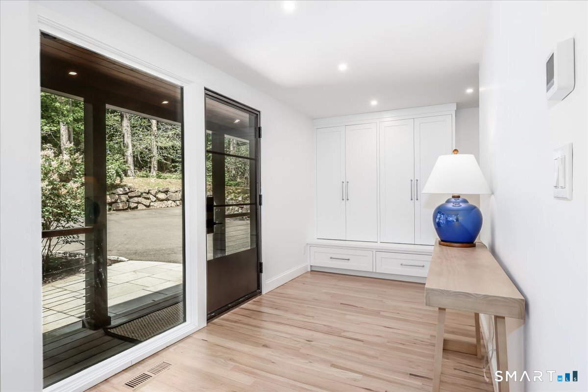 256 Wilton Road East Ridgefield, CT 06877 - Photo 5 of 40