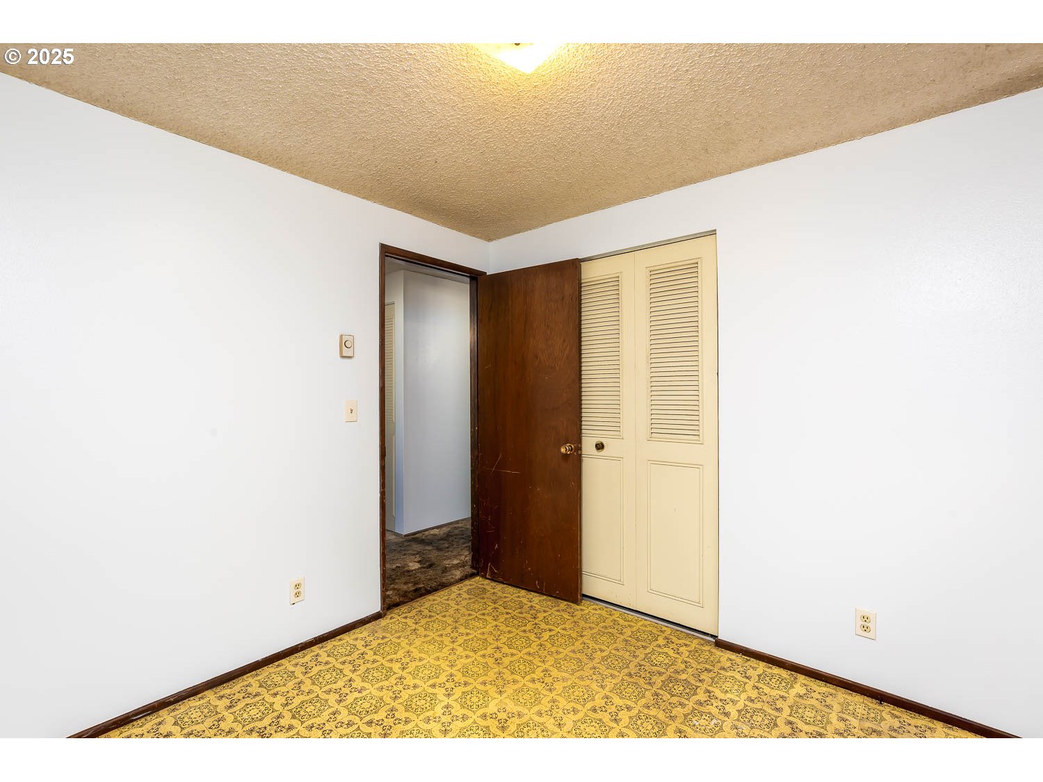 47711 Commercial Street Oakridge, OR 97463 - Photo 13 of 32 a view of an empty room