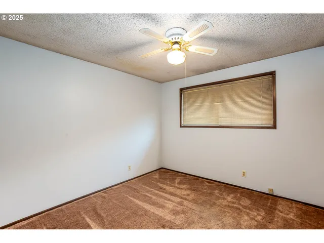 en view of an empty room