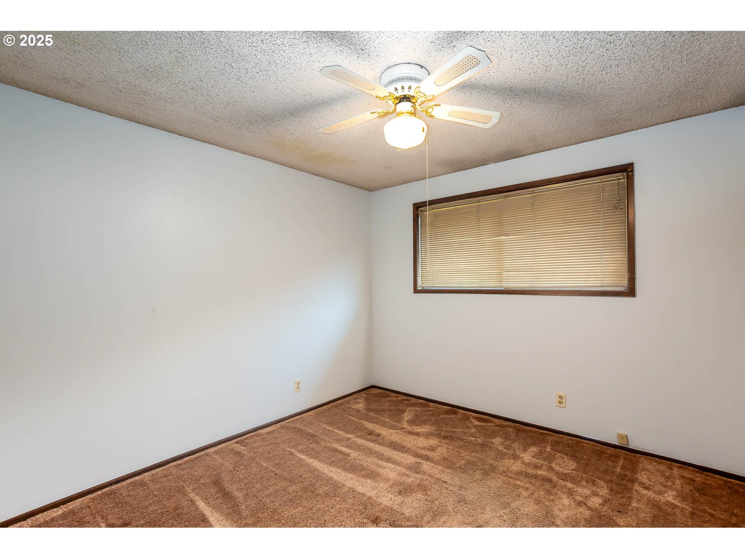 47711 Commercial Street Oakridge, OR 97463 - Photo 16 of 32 en view of an empty room