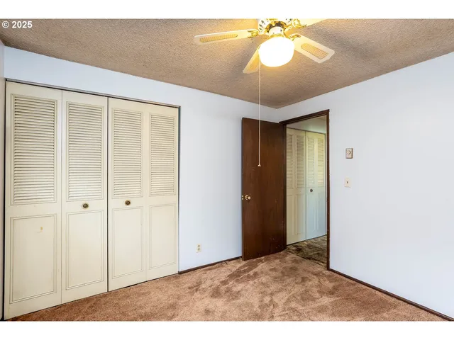 a view of empty room with a chandelier fan