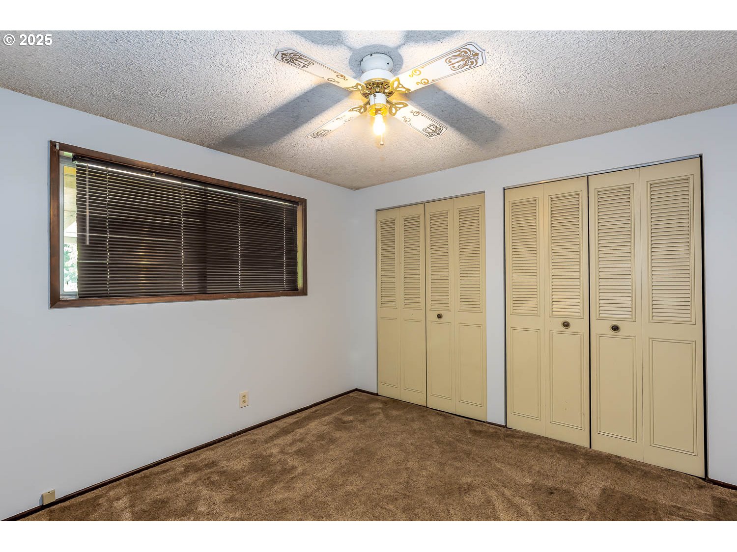 47711 Commercial Street Oakridge, OR 97463 - Photo 20 of 32 a view of an entryway