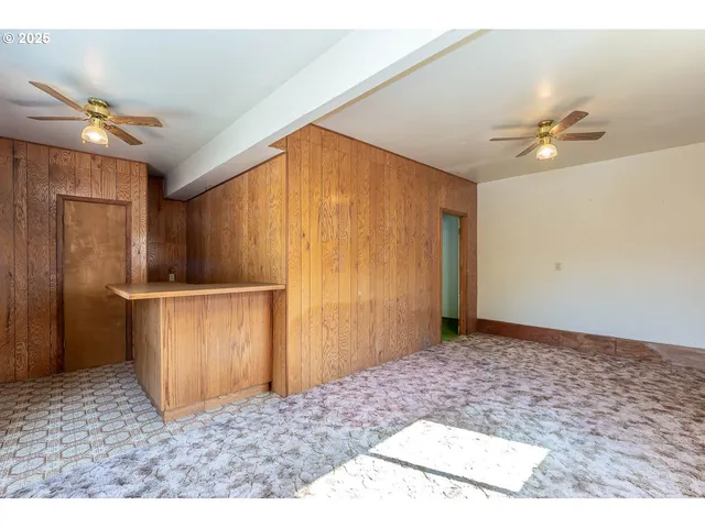 a view of a storage & utility room