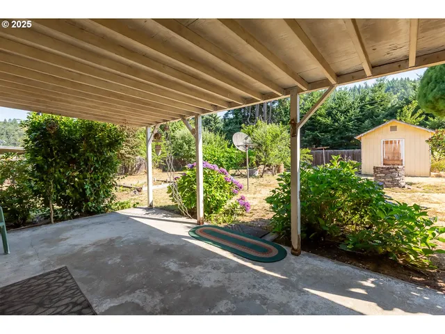 a view of a backyard with garden