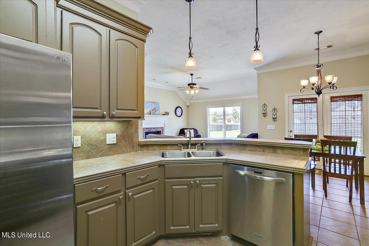505 Springhill Place Brandon, MS 39047 - Photo 14 of 27 09-505 Springhill Pl