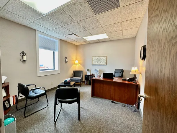 $3,000 | 125 West Lincoln Avenue, Unit SUITE 3, Fergus Falls, MN 56537