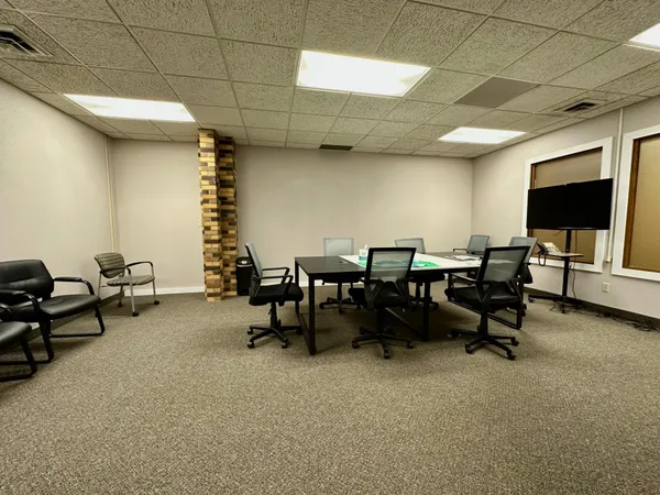 $3,000 | 125 West Lincoln Avenue, Unit SUITE 3, Fergus Falls, MN 56537