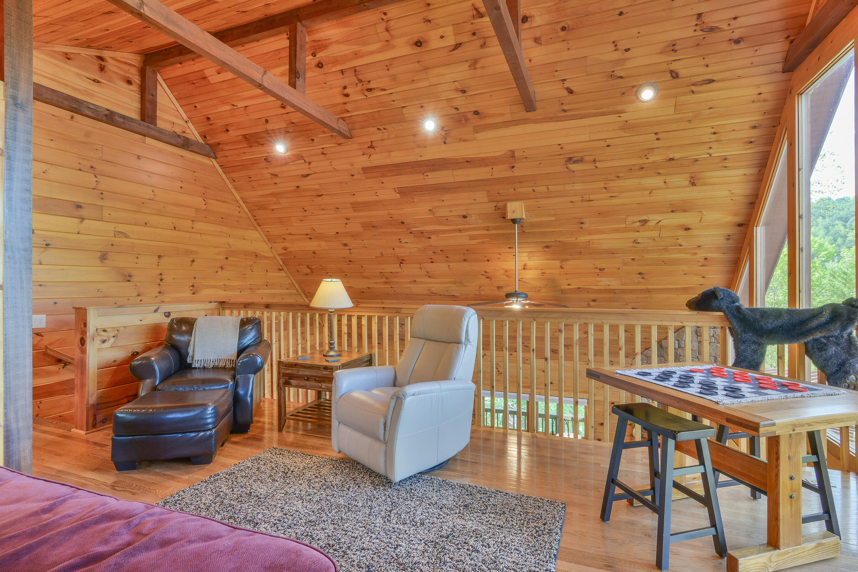 3219 Draft Road Butler, TN 37640 - Photo 17 of 50 GAME ROOM SITTING AREA