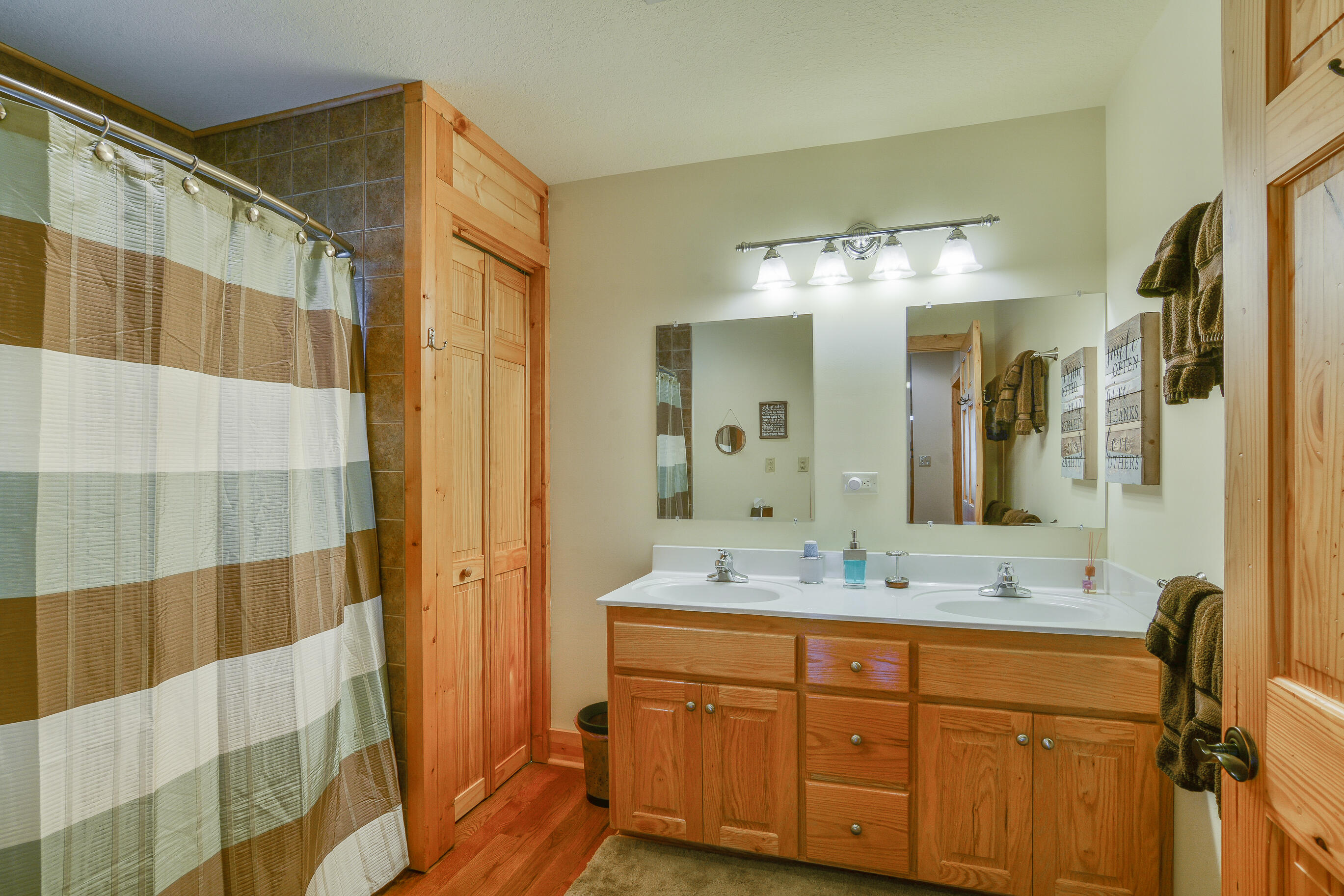 3219 Draft Road Butler, TN 37640 - Photo 29 of 50 2 SINKS IN BATHROOM