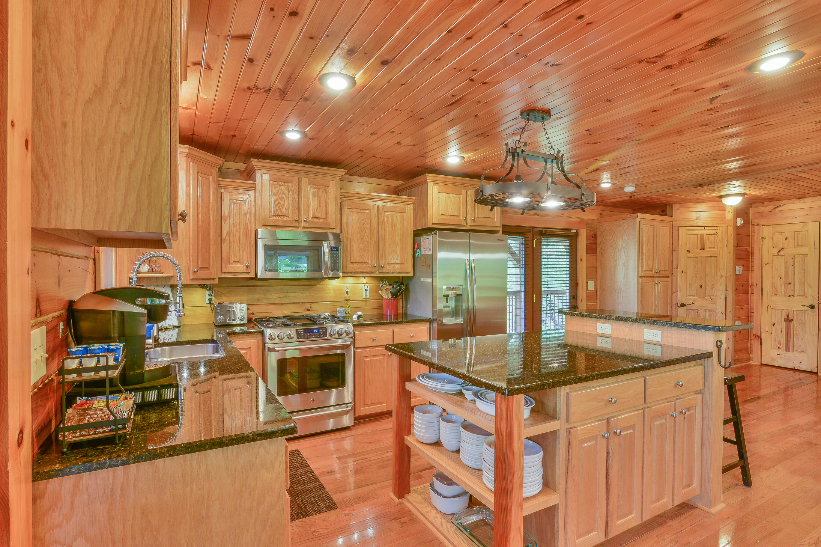 3219 Draft Road Butler, TN 37640 - Photo 3 of 50 LARGE KITCHEN GRANITE COUNTERTOPS!