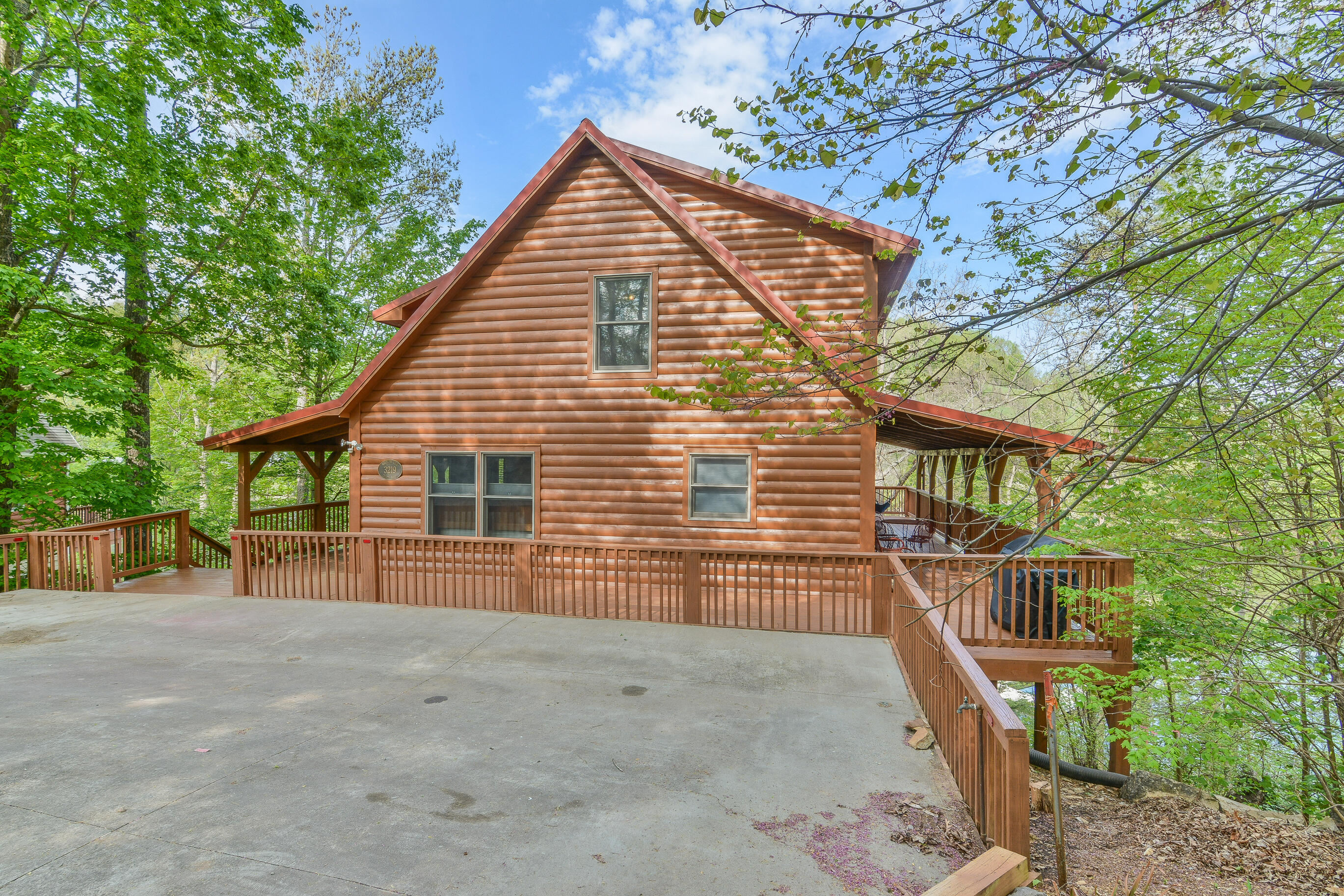 3219 Draft Road Butler, TN 37640 - Photo 34 of 50 CONCRETE DRIVE & PARKING MAIN LEVEL!