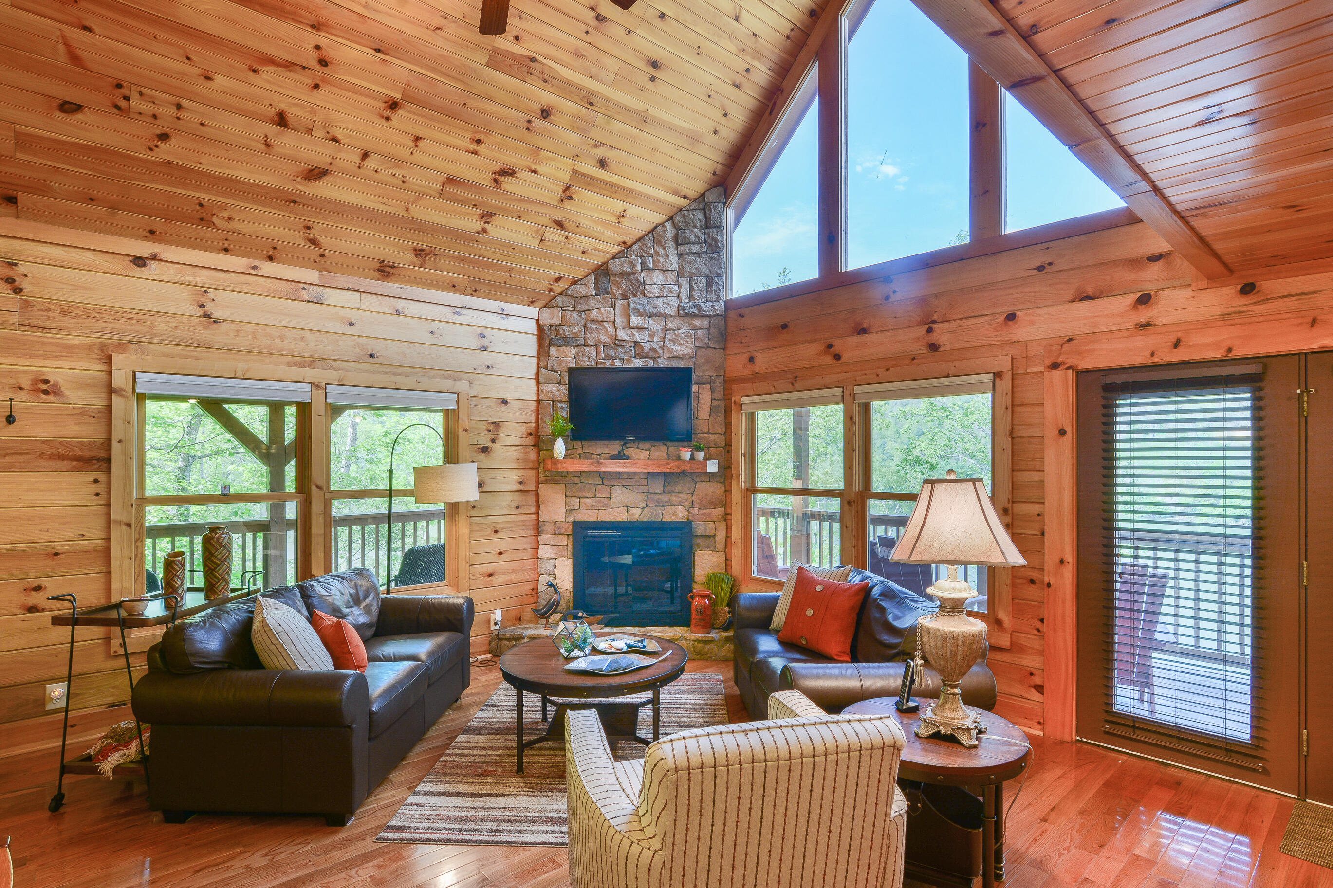 3219 Draft Road Butler, TN 37640 - Photo 6 of 50 LOTS OF LARGE WINDOWS