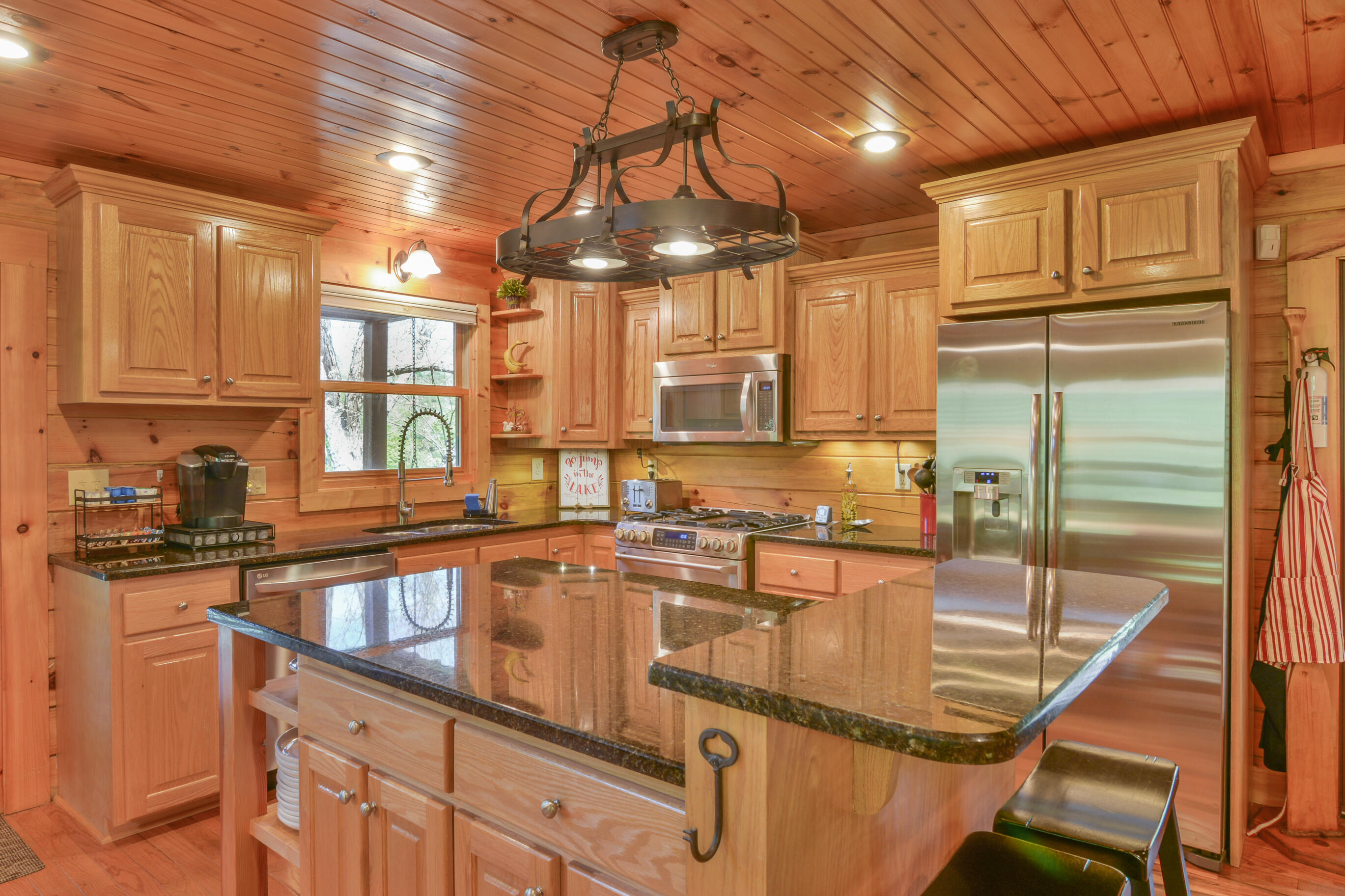 3219 Draft Road Butler, TN 37640 - Photo 7 of 50 GRANITE ISLAND & STORAGE!