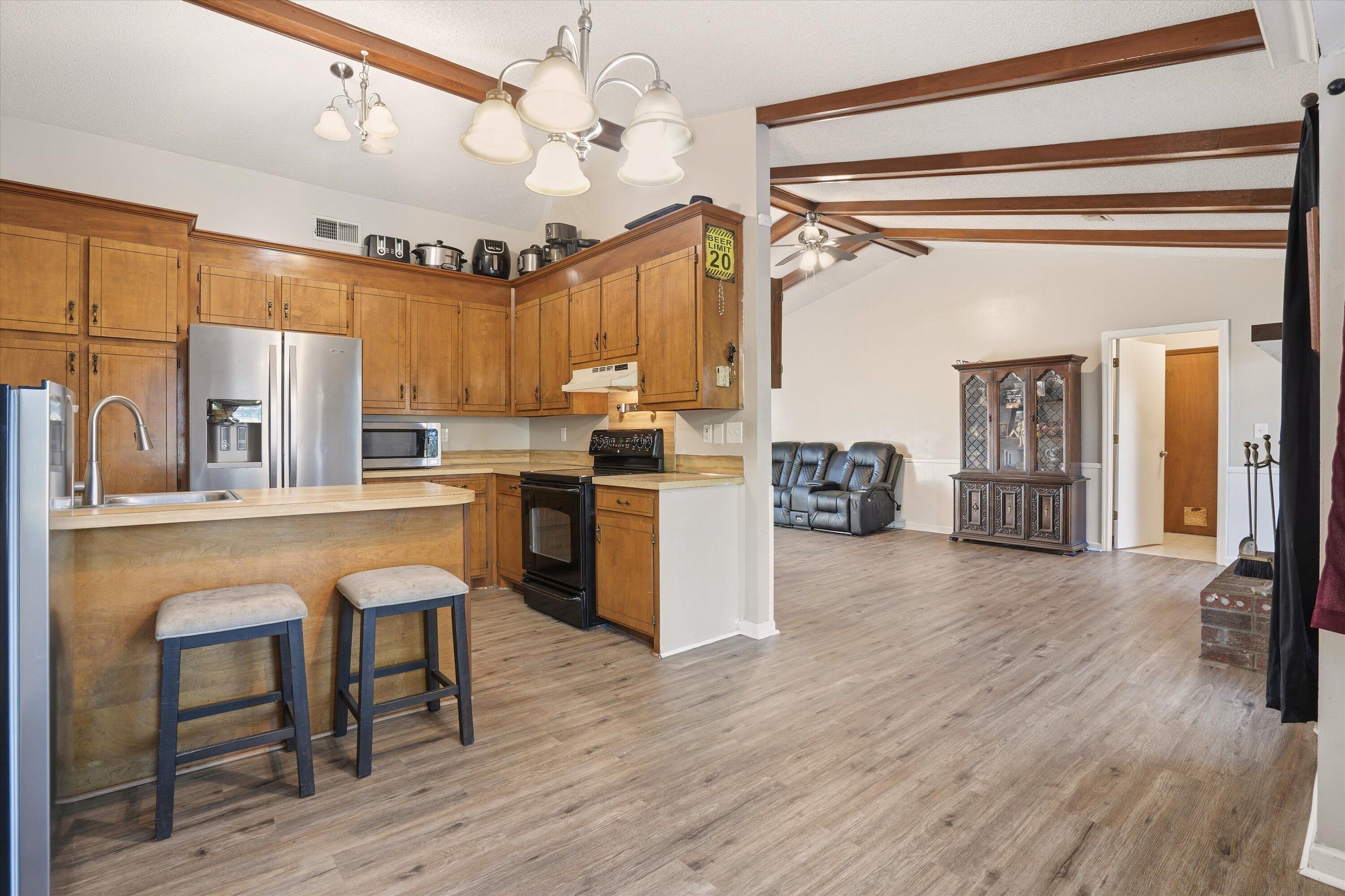 102 Moccasin Court Summerville, SC 29486 - Photo 12 of 28 kitchen/breakfast area