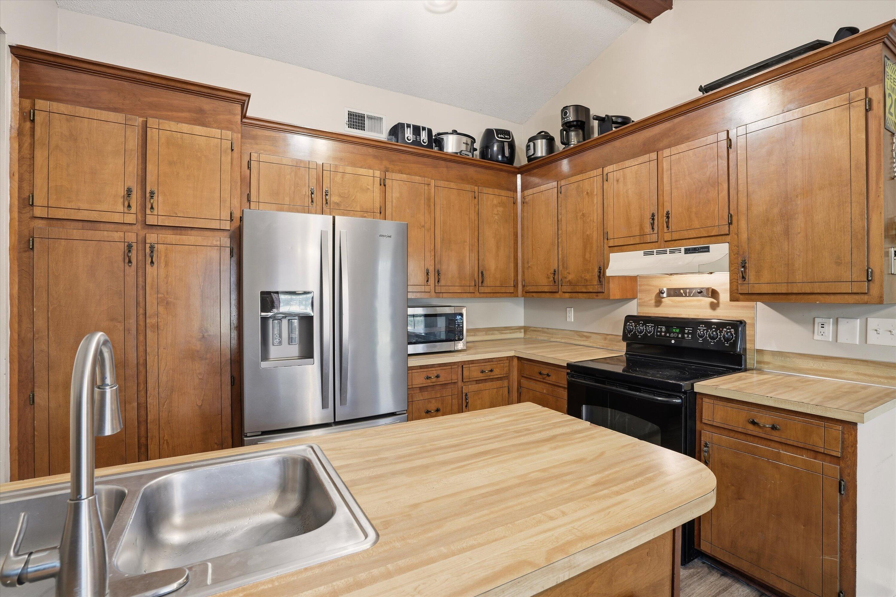 102 Moccasin Court Summerville, SC 29486 - Photo 14 of 28 plenty of cabinet space