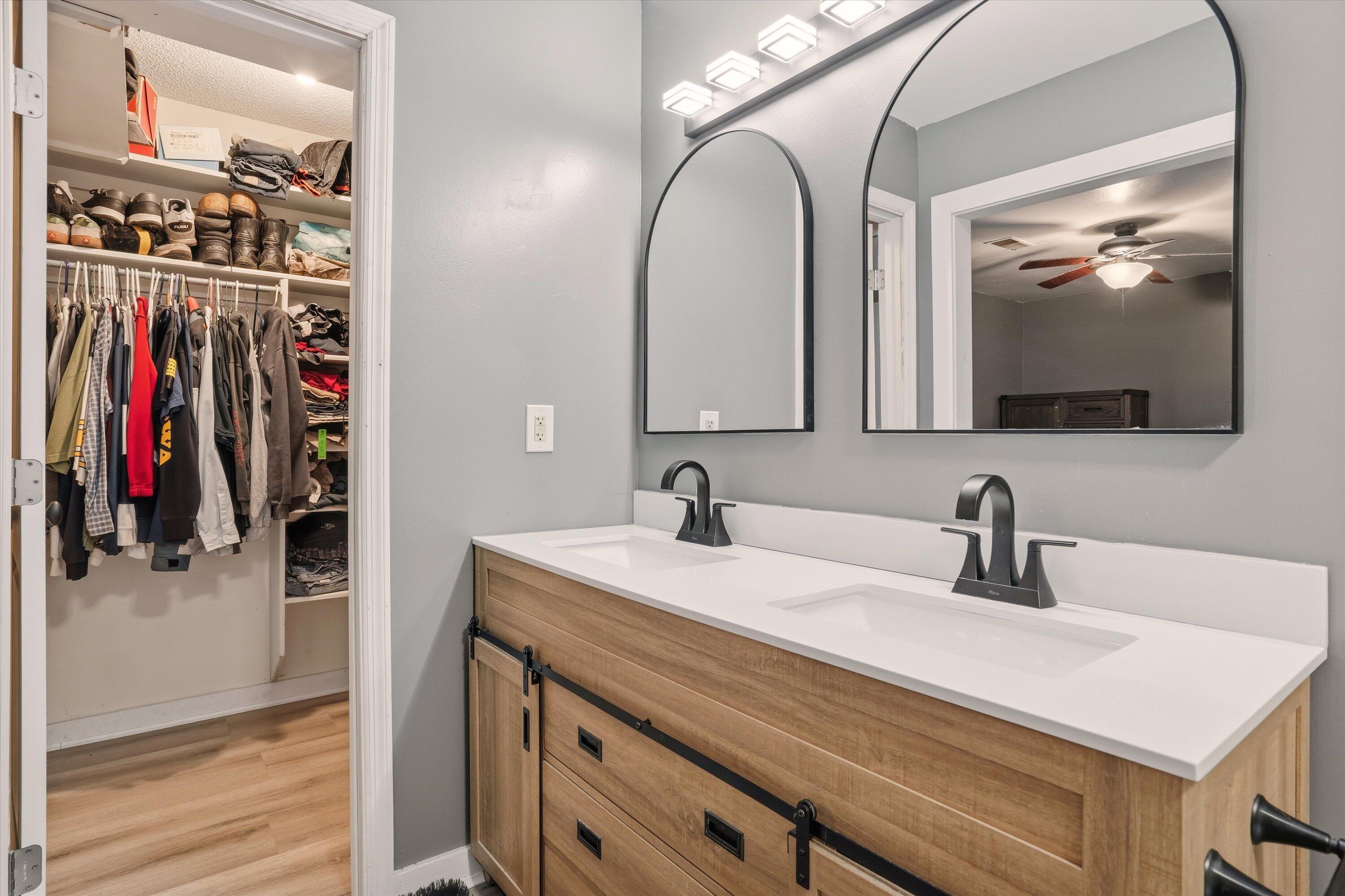 102 Moccasin Court Summerville, SC 29486 - Photo 20 of 28 bathroom/walk in closet