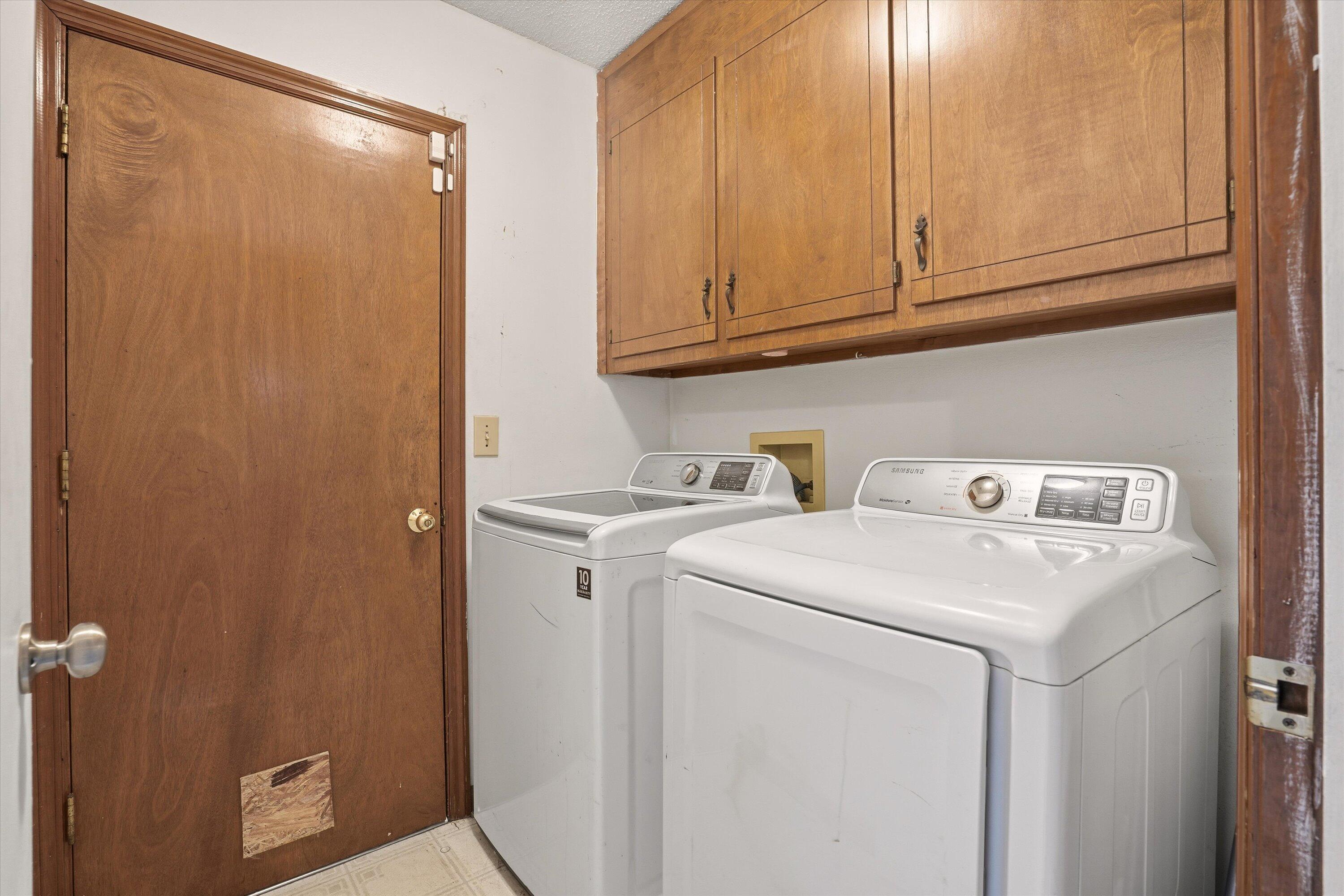 102 Moccasin Court Summerville, SC 29486 - Photo 24 of 27 laundry room