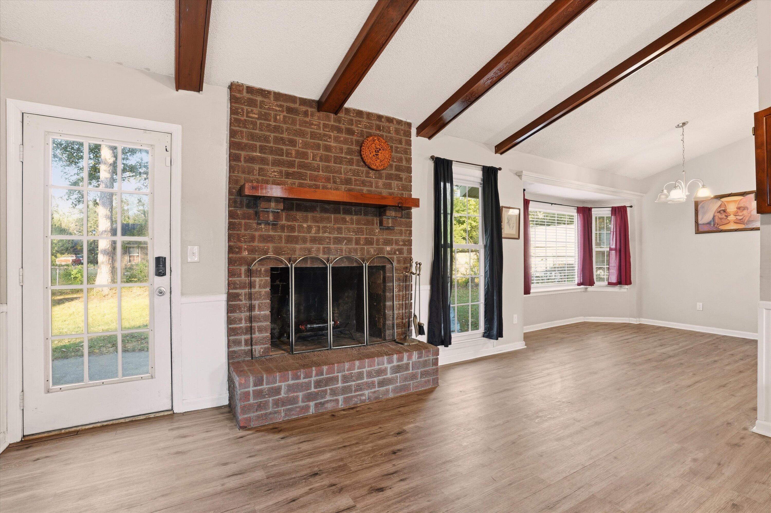 102 Moccasin Court Summerville, SC 29486 - Photo 9 of 28 Living room looking into kitchen