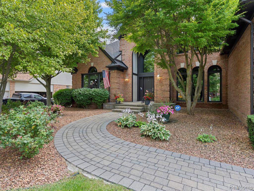 619 Springview Drive Rochester, MI 48307 - Photo 4 of 77