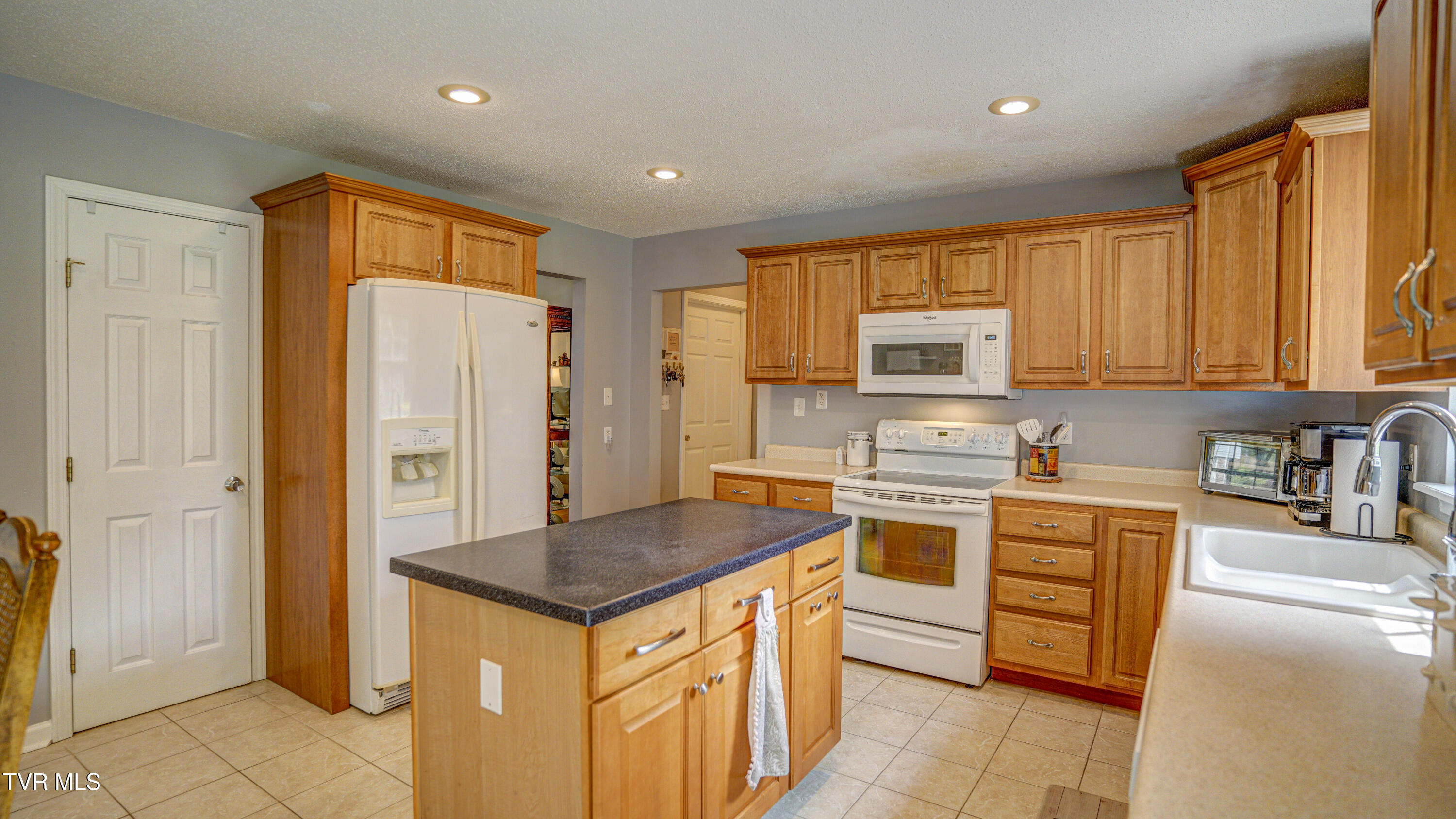 4132 Old Jonesboro Road Bristol, TN 37620 - Photo 6 of 61 _DSC9499_500_501_502_503